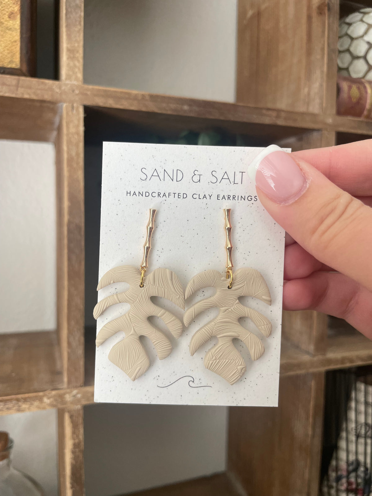 Monstera dangles