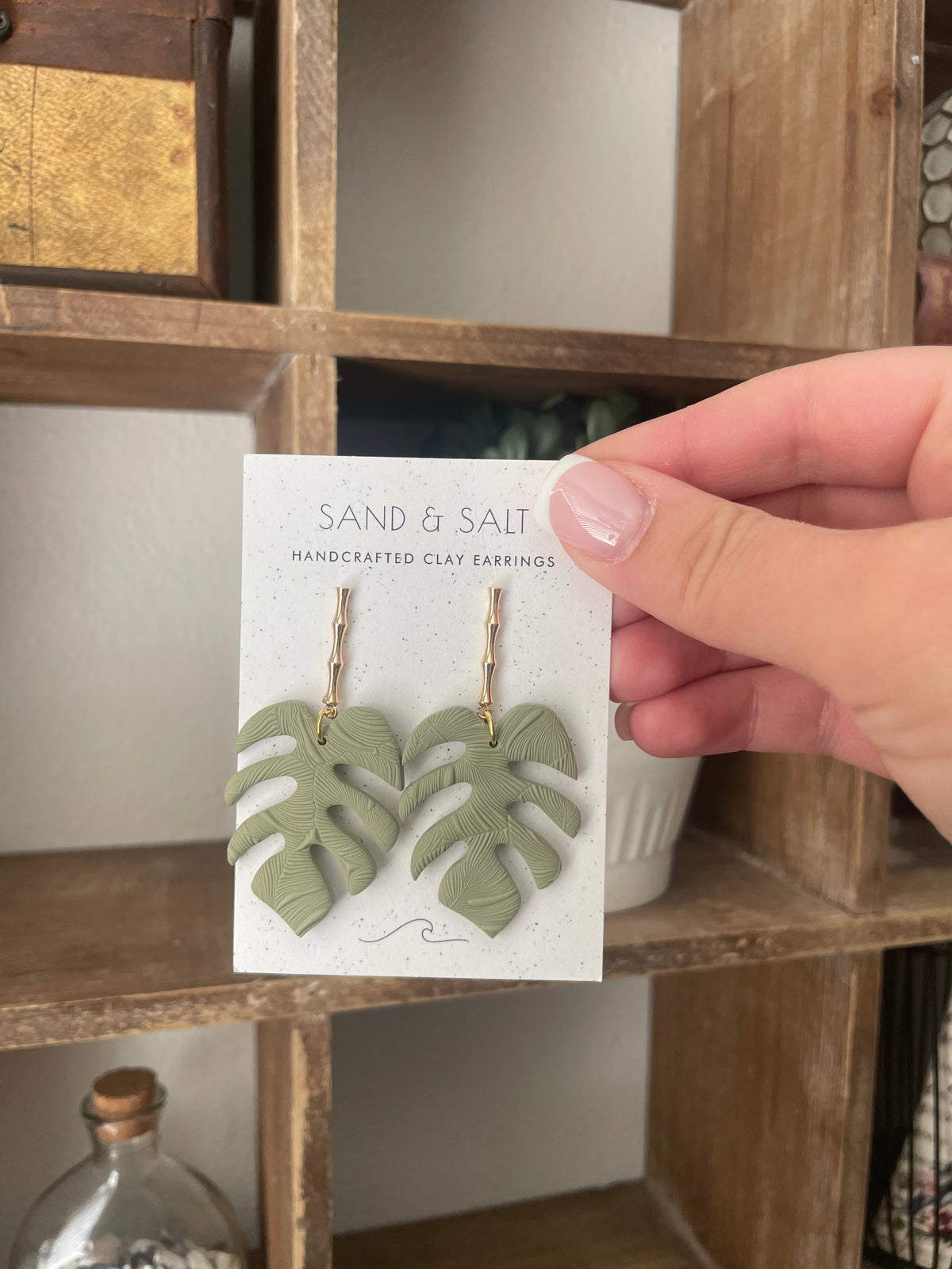 Monstera dangles