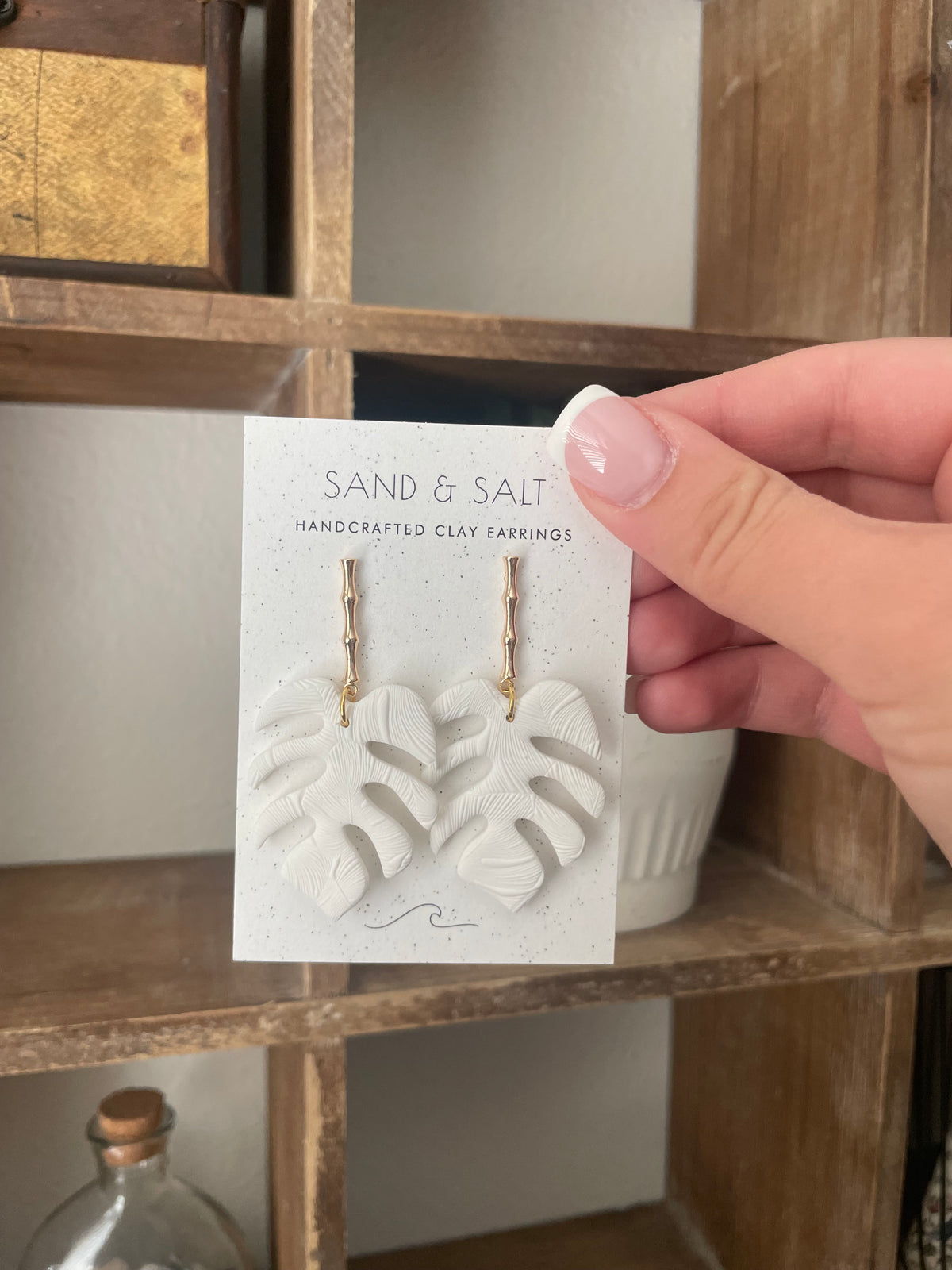 Monstera dangles
