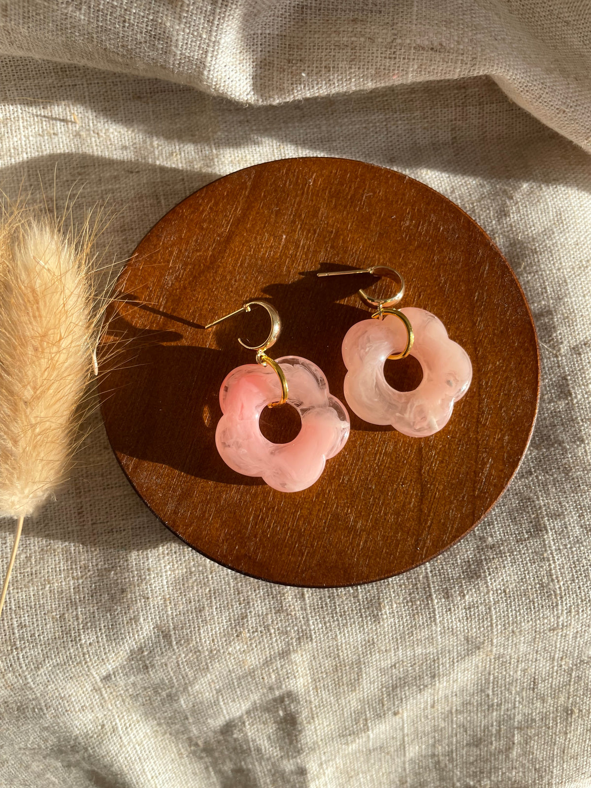 Resin daisy