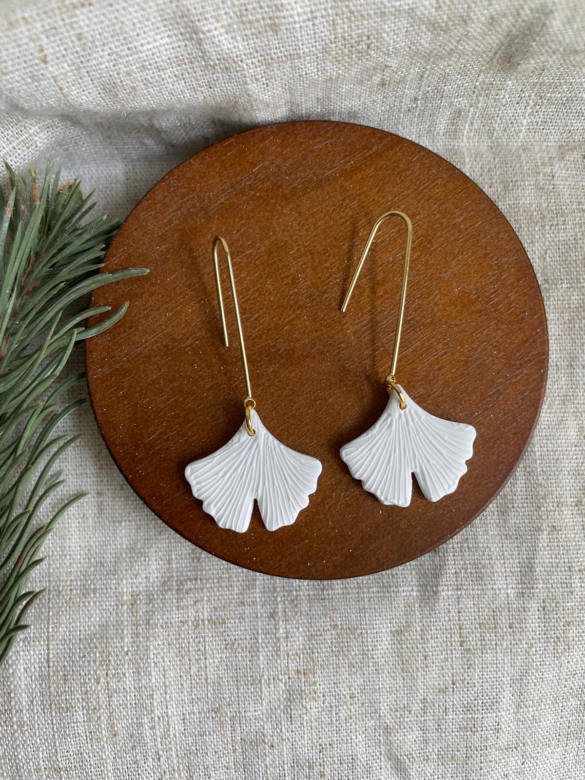 Ginkgo leaf dangle
