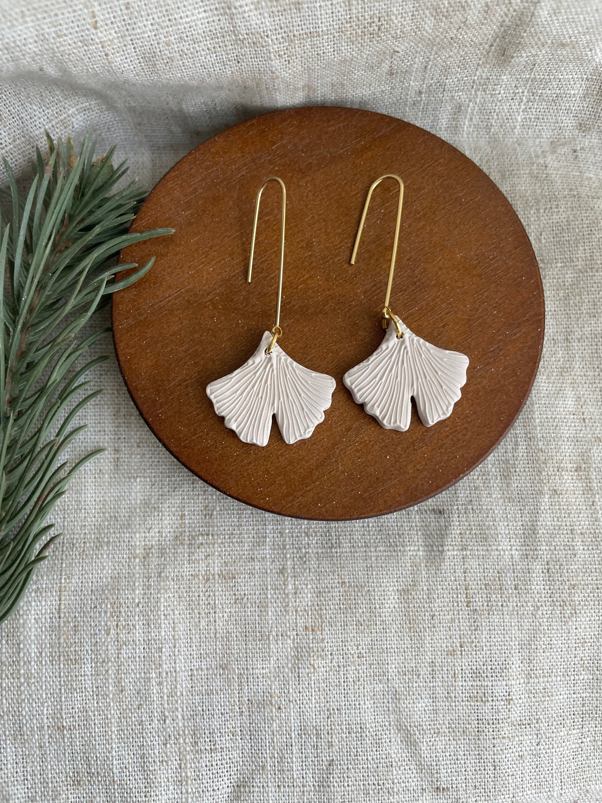 Ginkgo leaf dangle