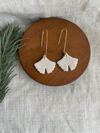 Ginkgo leaf dangle