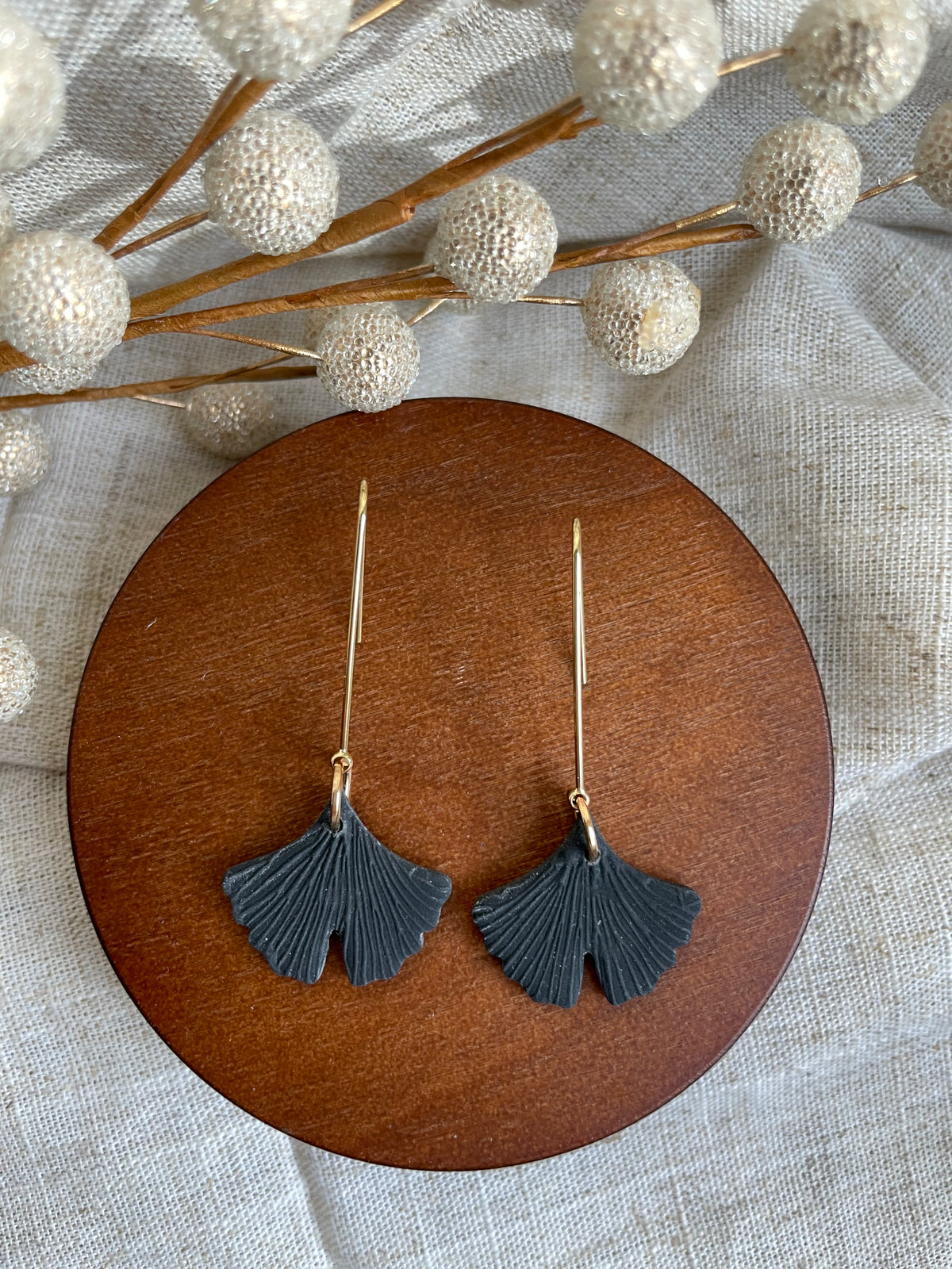 Ginkgo leaf dangle