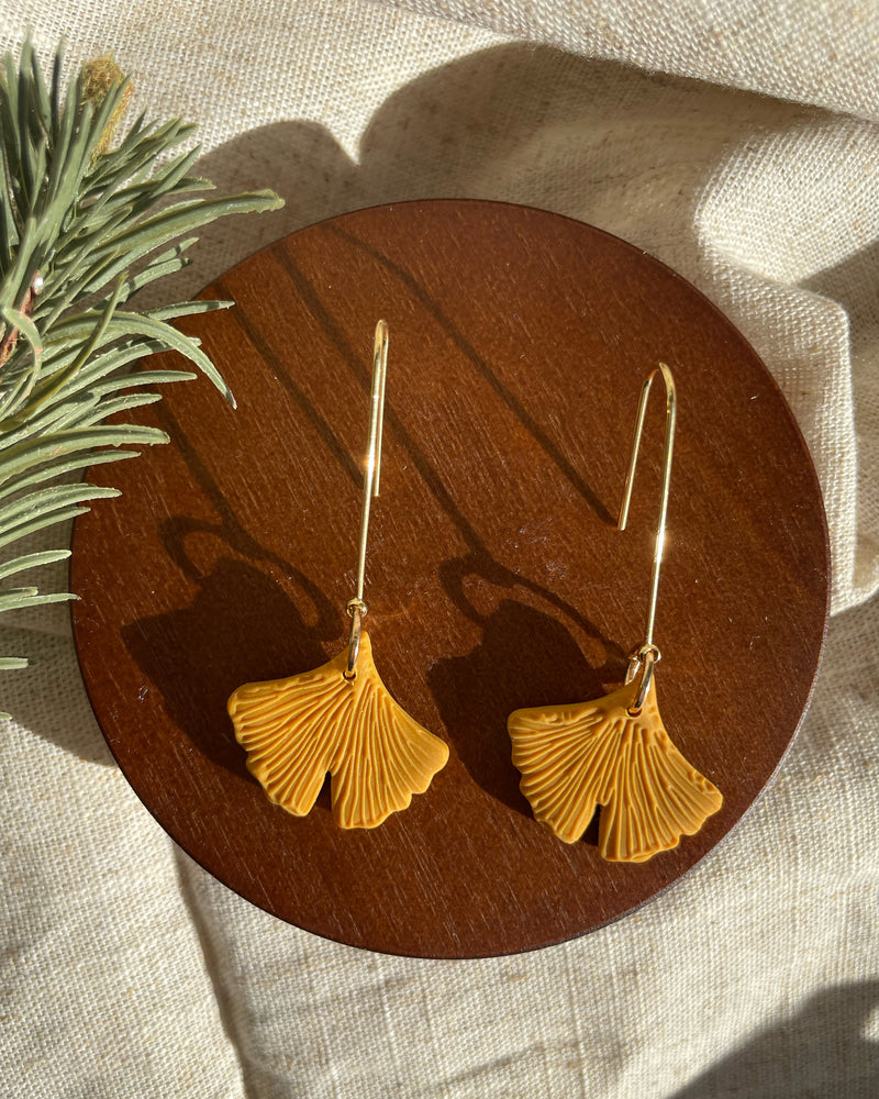 Ginkgo leaf dangle