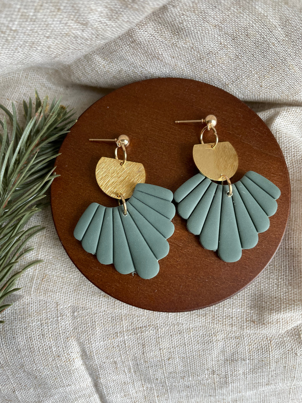 Fan dangles